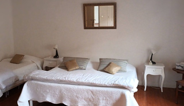 Ten minutes from Reims, this country house is ideal for vineyard visits.