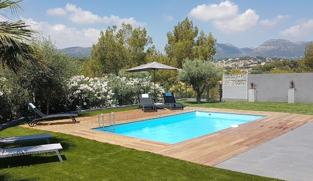 TEN MINUTES FROM THE SEASIDE, AIR-CONDITIONED VILLA FOR 6 PEOPLE WITH SWIMMING POOL.