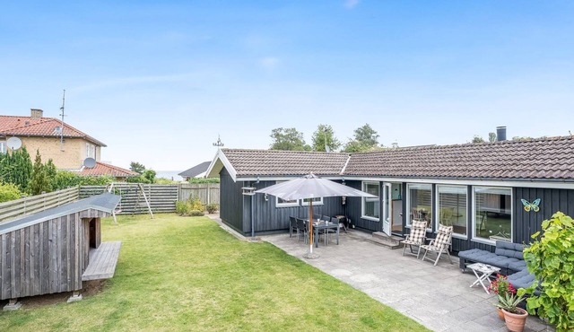 "Tenho" - 150m from the sea by Interhome