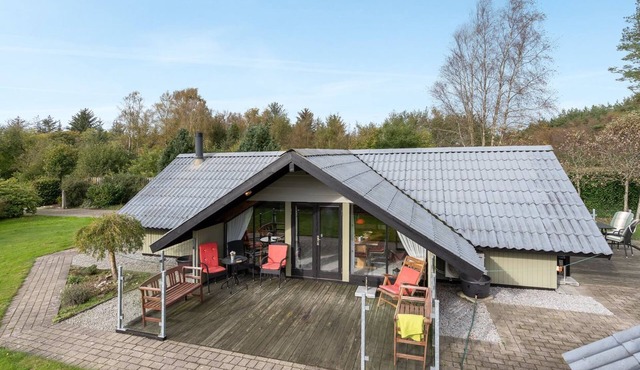 "Tenho" - 4.4km from the sea by Interhome