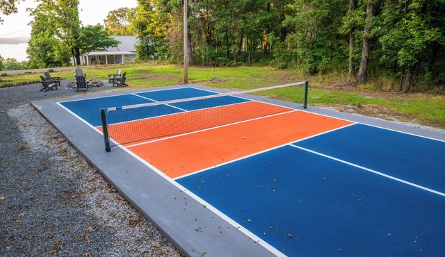 Tenkiller Lake Private Pickleball CourtnSleeps 20nShuffleboard Pool Tablen13Beds