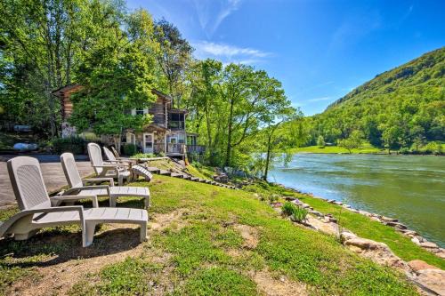 Tenn River Cabin w/Hot Tub - 10 Mi to Chattanooga