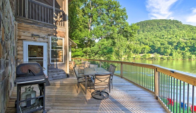 Tenn River Cabin w/Hot Tub - 10 Mi to Chattanooga