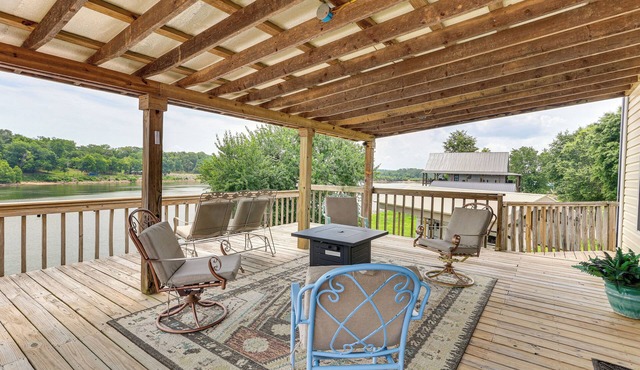 Tennessee River Retreat: Multi-Level Deck & Views