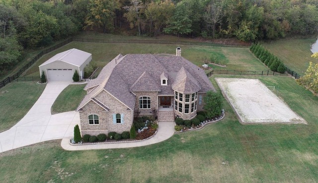 Tennessee's Clubhouse Year Round Pool Estate
