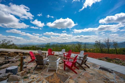 Tennessee Whiskey, Indoor Pool, Amazing Views, Theater Room, Hot Tub, 5 Star Luxury!