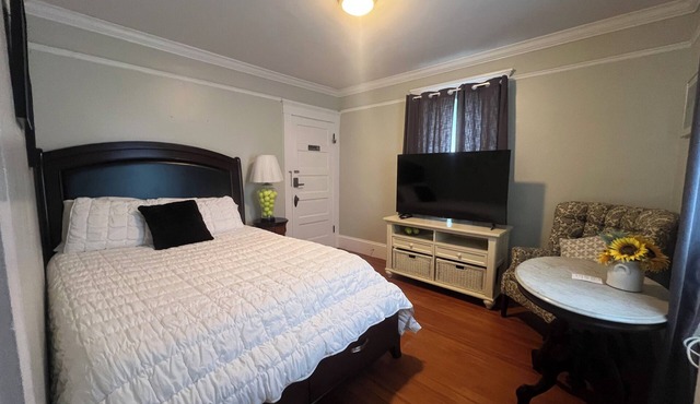 Tennis Hall of Frame 1-bedroom