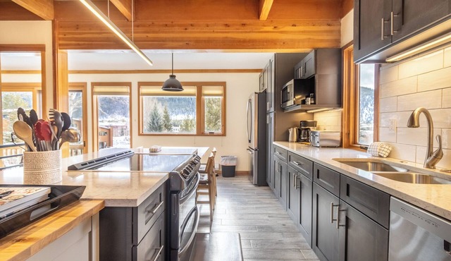 Tennis Townhome #1337 by Summit County Mountain Retreats