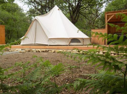 Tente familiale au bord de l'eau 8