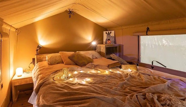 Tente Lodge au Cœur D'un Village Historique