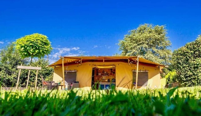 Tente Lodge "nature" Domaine La Valade à Vigeois