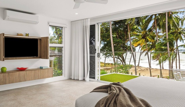 Tenterfield Beachfront Luxury 4 Bedroom Holiday Home