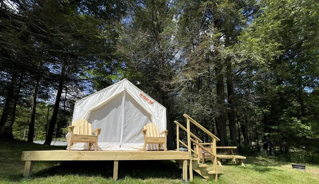 Tentrr Signature Site - Lakeview Glampsite "Lakeside Lounge" (G2)