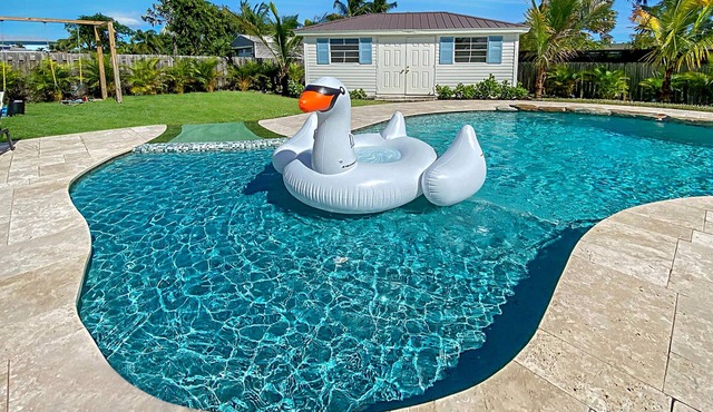 Tequesta Beach House, Heated Private Pool, Close to Beach, Sleeps 8