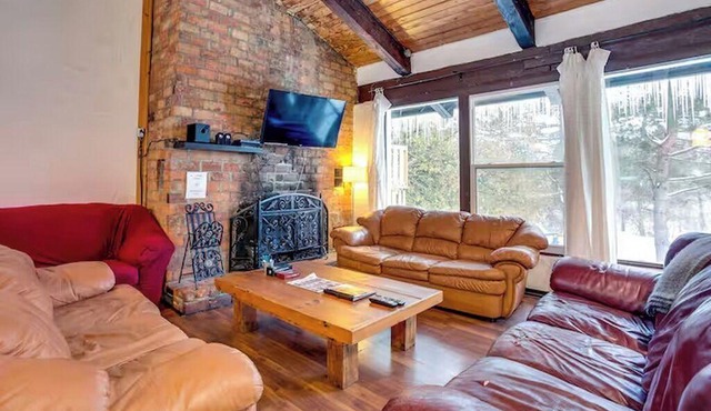 "Tequila Sunrise" Big Space-Lots of Fun + HotTub (Natural Gas)