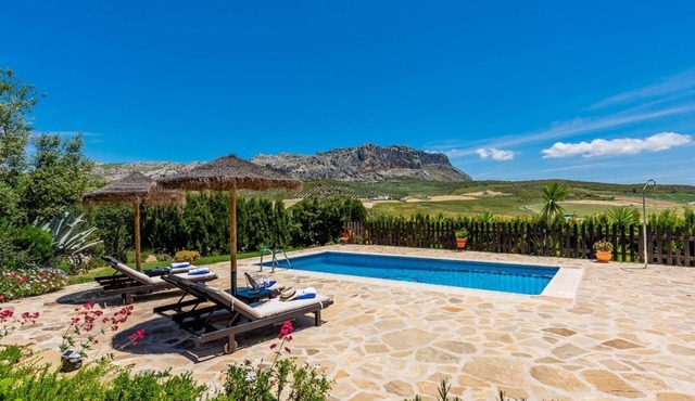 Tere Antequera - La Higuera by Ruralidays