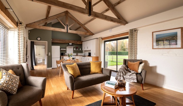 Tern Cottage -2 bedroom cottage with luxury indoor heated pool close to the North Norfolk coast.coas