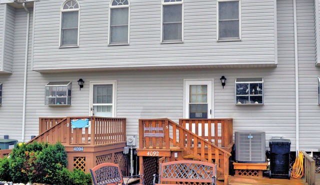 Tern Inn - Water Front - Townhouse, deep water dock. LINENS AND TOWELS,