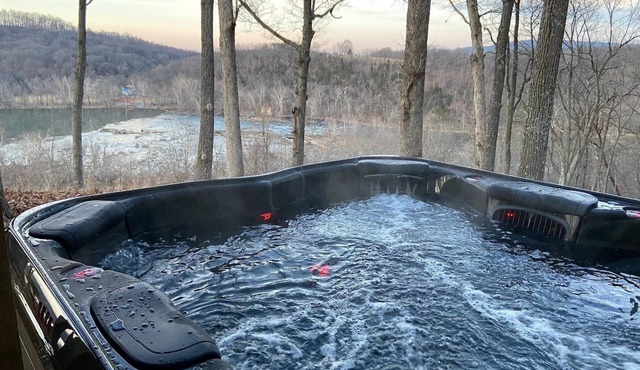 Terra Alta - Incredible River Views and Hot Tub!
