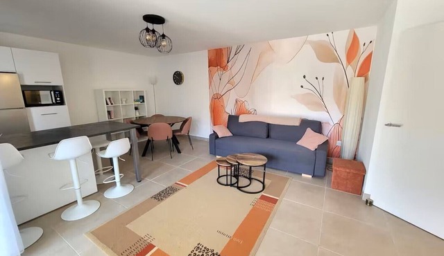 Terra Tosca – Sunny & Stylish Apartment – 2 Min Walk to Fréjus Beach!