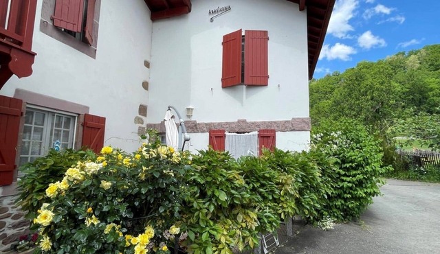Terraced house in St Etienne de Baigorry