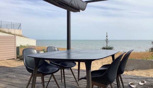 TERRACE APARTMENT DIRECT ACCESS TO THE BEACH