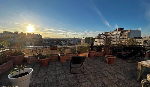 Terrace apartment in Père Lachaise, exceptional light and view