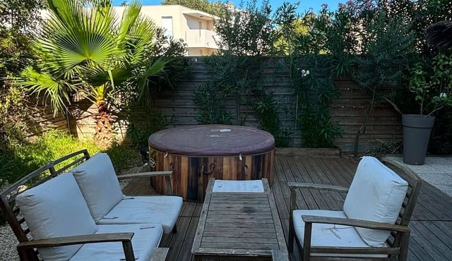 Terrace apartment with pool