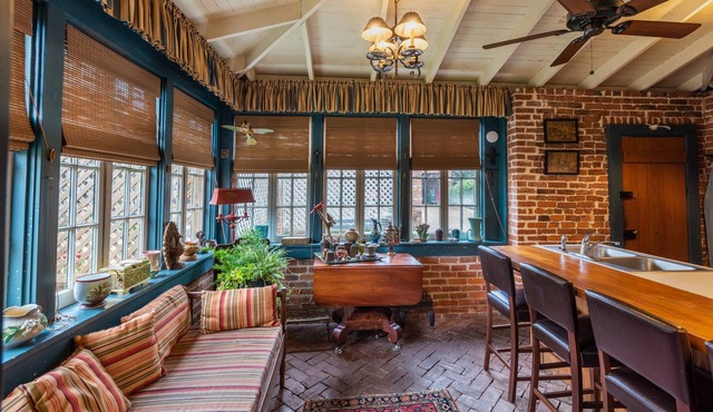 Terrace Carriage House | 1/1, Historic Downtown