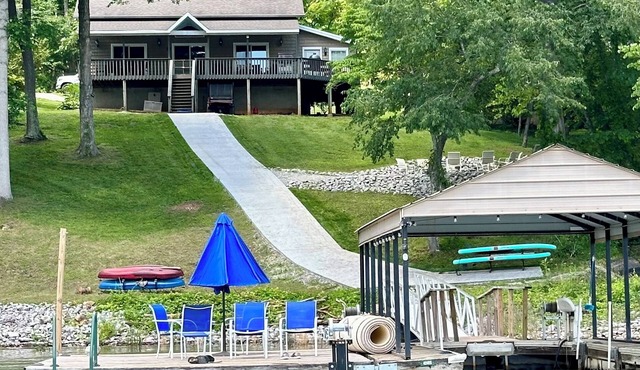 Terrace Cove: 4BR/2B Lakefront house with private dock and covered slip!