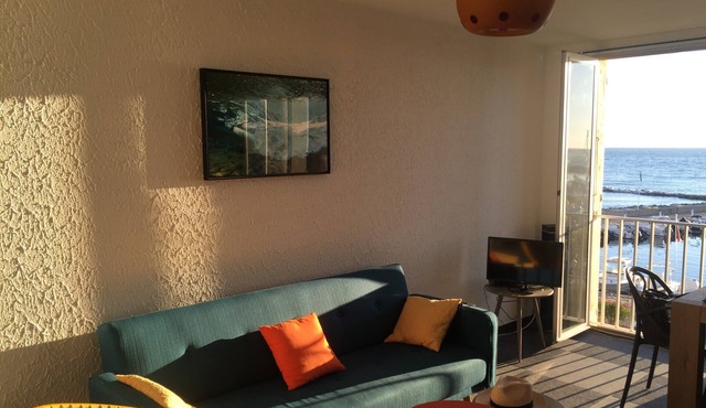 Terrace duplex directly on the beach