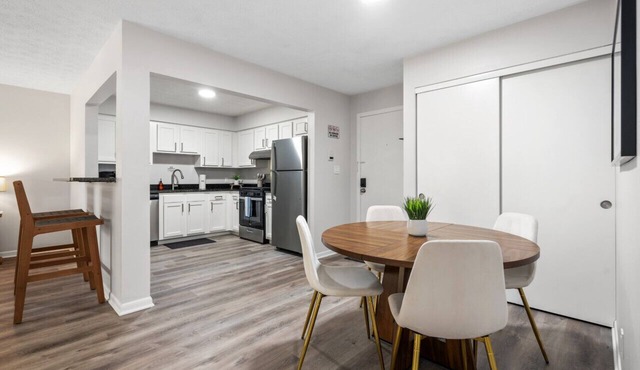 Terrace Flat 208 - Charming, Updated 2BD, 1BA Flat