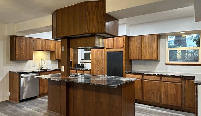 Terrace Hights View home with a pool.