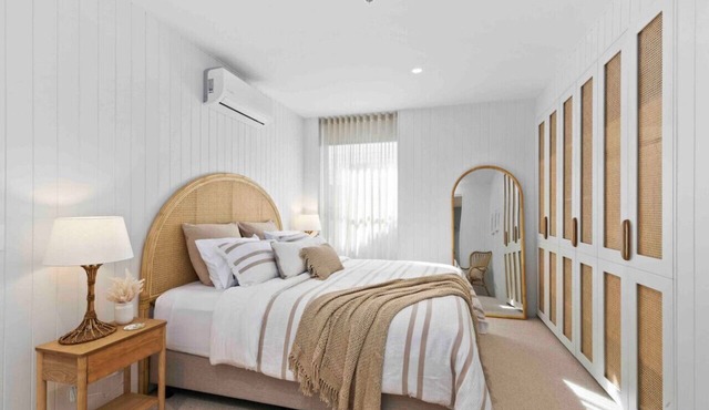 Terrace LUXE- 100m to shops, 2 KING beds, Parking