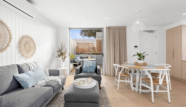 Terrace LUXE- 100m to shops, 2 KING beds, Parking