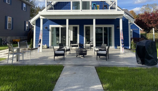 Terrace Retreat on the Canal with boat dock. Max 6 people.