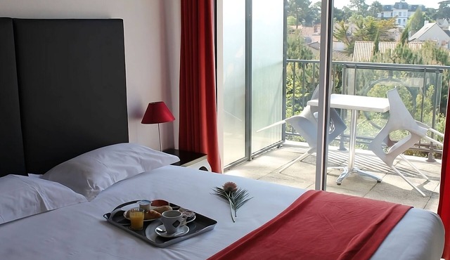 Terrace Studio Near La Baule Beach, Casino & Seaside Promenade