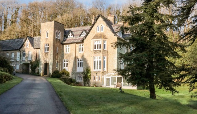 TERRACE SUITE, family friendly, with pool in Blackawton