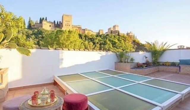 Terrace with views to Alhambra. Morayma House.