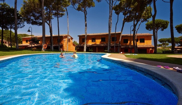 Terraced house at Pals with garden, pool & jacuzzi - 600m Beach (GR 4H 110)