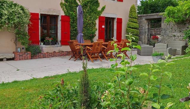 Terraced house in a large park in the countryside