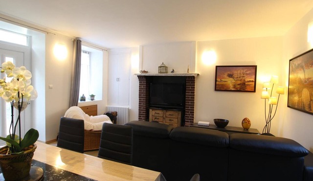 Terraced house in Barfleur with private courtyard - Pets allowed