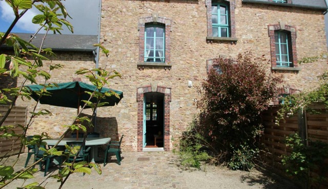 Terraced house in Cotentin heart with garden, pets accepted