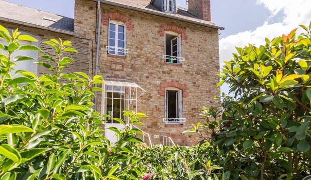 Terraced house in Pontorson with enclosed garden and 2 bedrooms