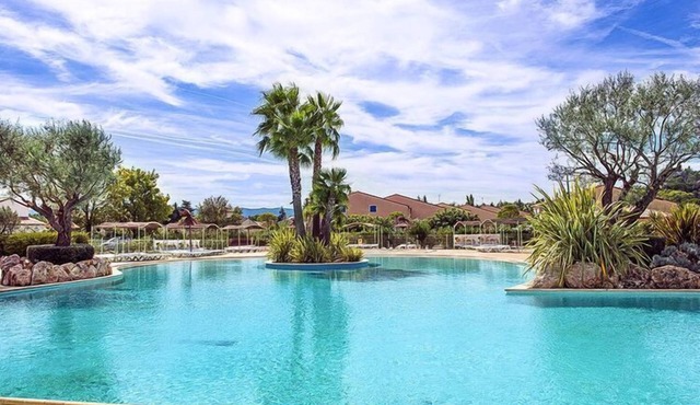 Terraced House in Vidauban with Water Slides