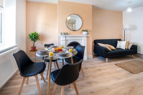 Terracotta Apartment, free WiFi & parking, coastal location