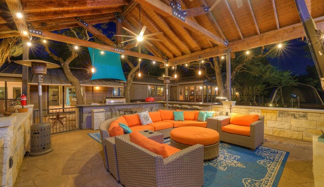 Terracotta Oasis - Wimberley for 30 Guests