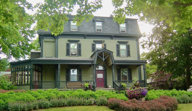 'Terrazzo Sasso' an elegant Newport summer estate