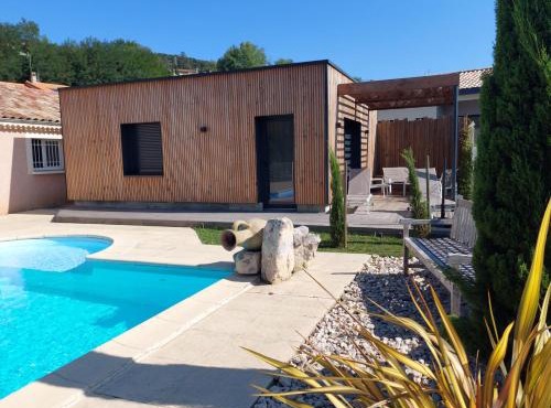 Terre de Crussol - Gite 3 étoiles en Ardèche, avec piscine et clim, 2-4 personnes