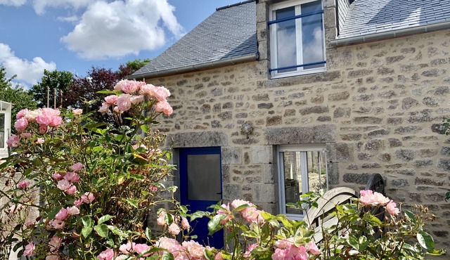 "Terre et Mer" Breton house located at the gates of Dinan-12 km from the sea
